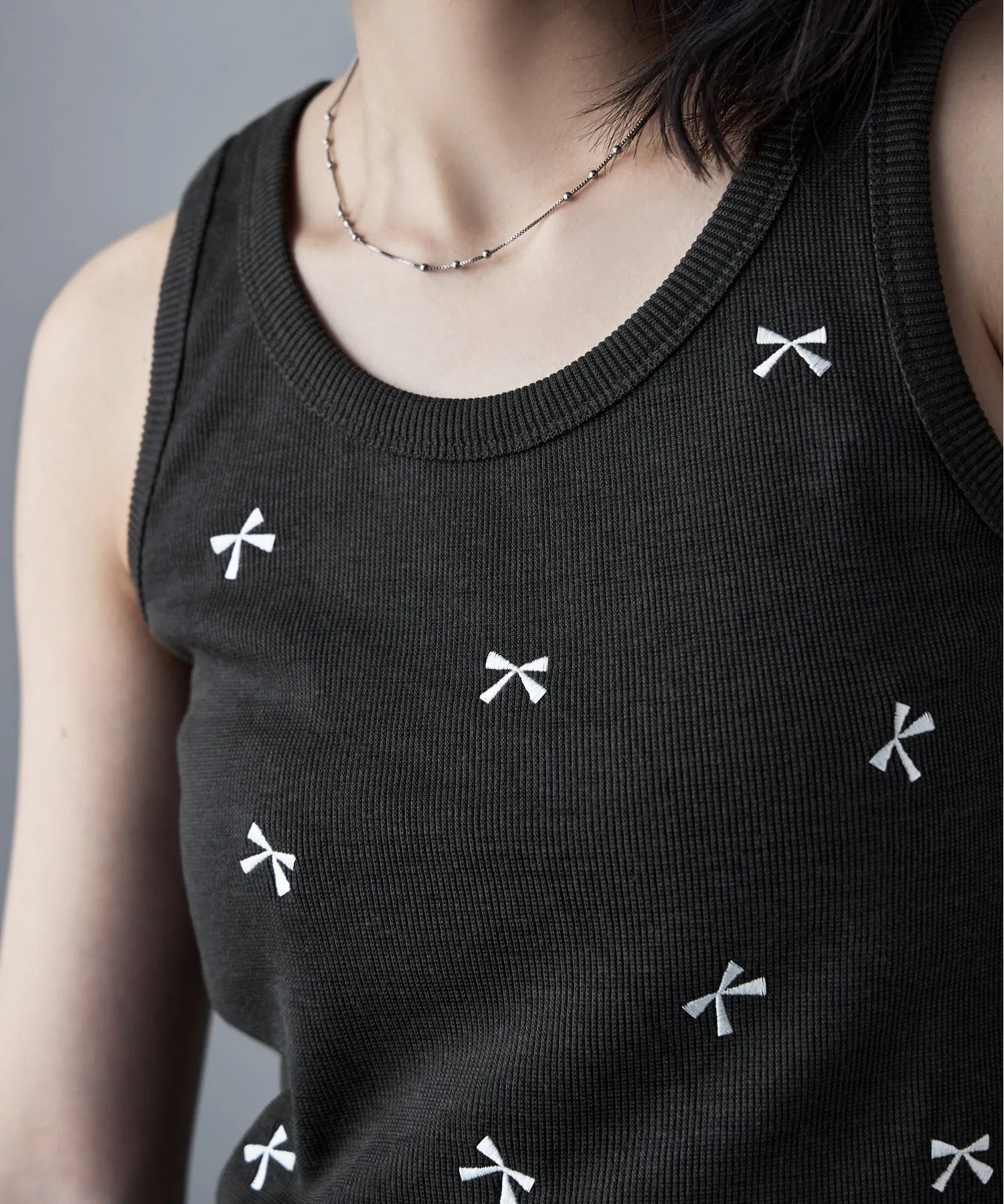 Ribbon embroidery sleeveless tops