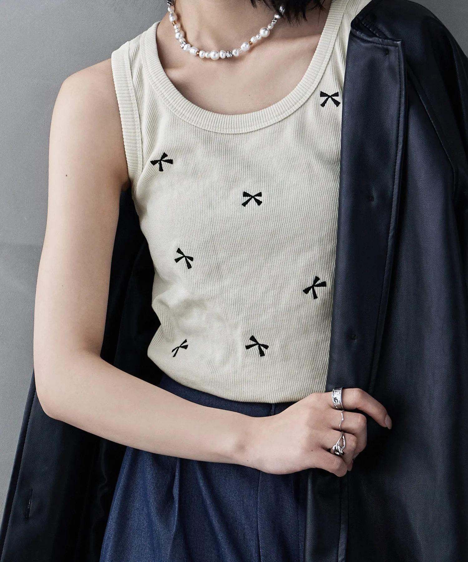 Ribbon embroidery sleeveless tops