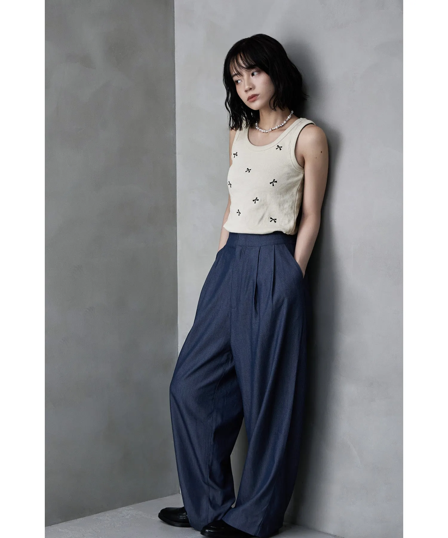 Ribbon embroidery sleeveless tops