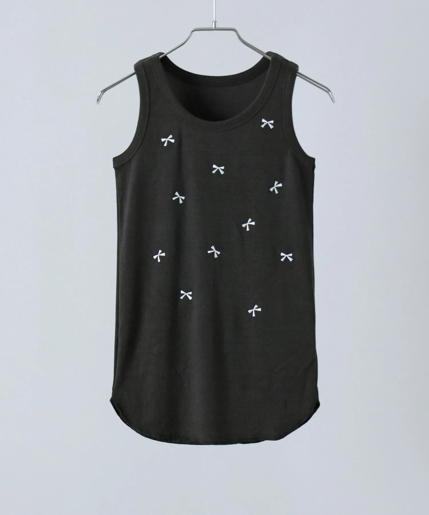 Ribbon embroidery sleeveless tops