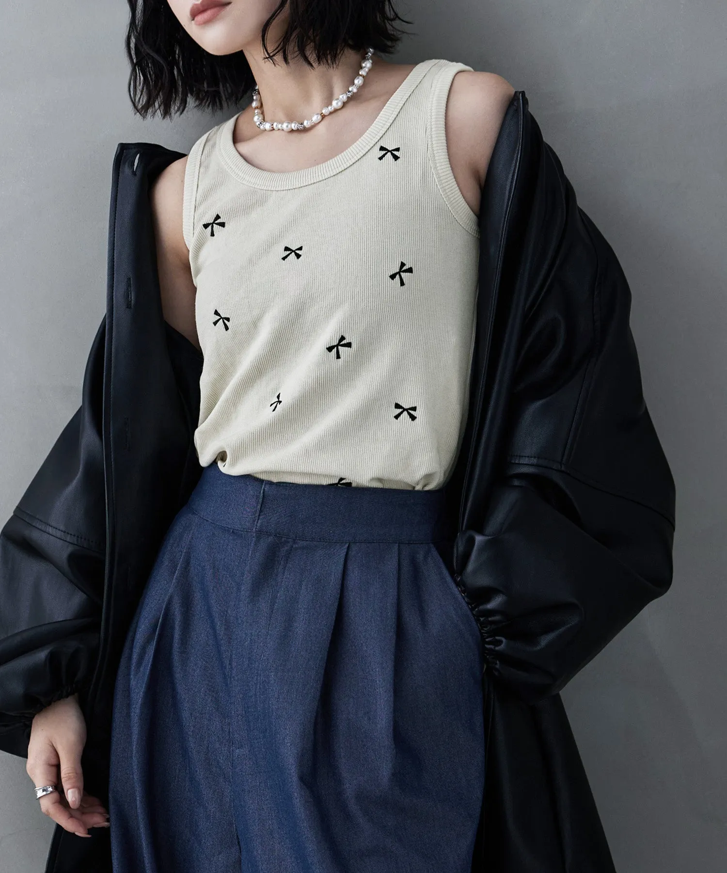 Ribbon embroidery sleeveless tops
