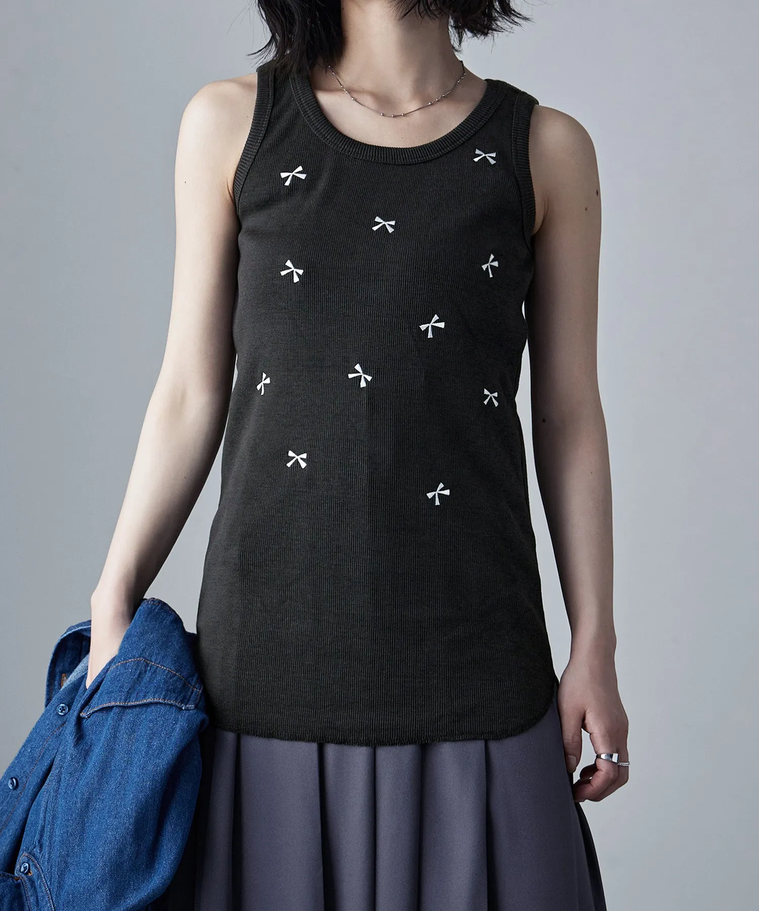 Ribbon embroidery sleeveless tops