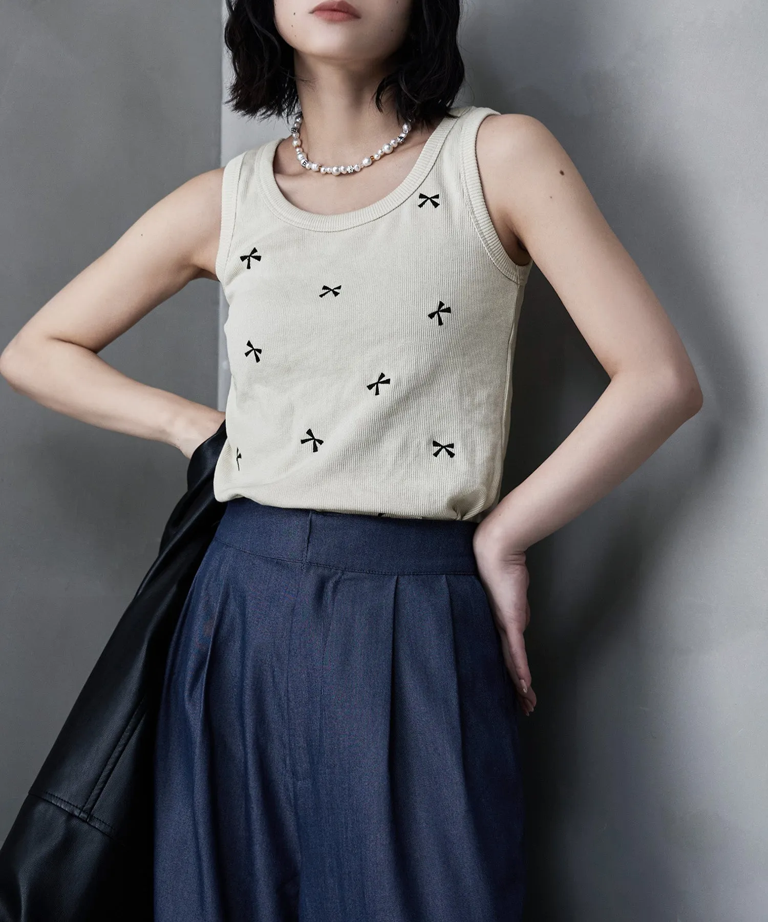 Ribbon embroidery sleeveless tops