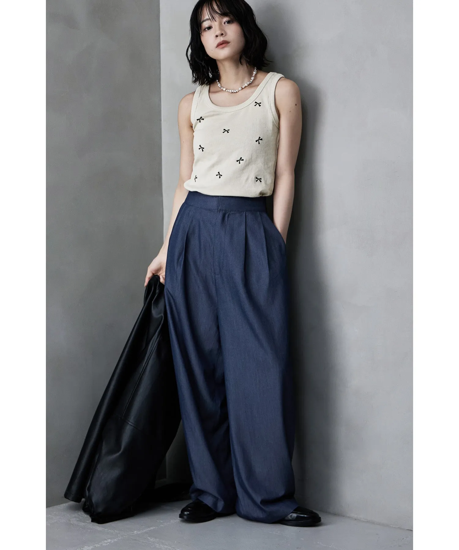 Ribbon embroidery sleeveless tops