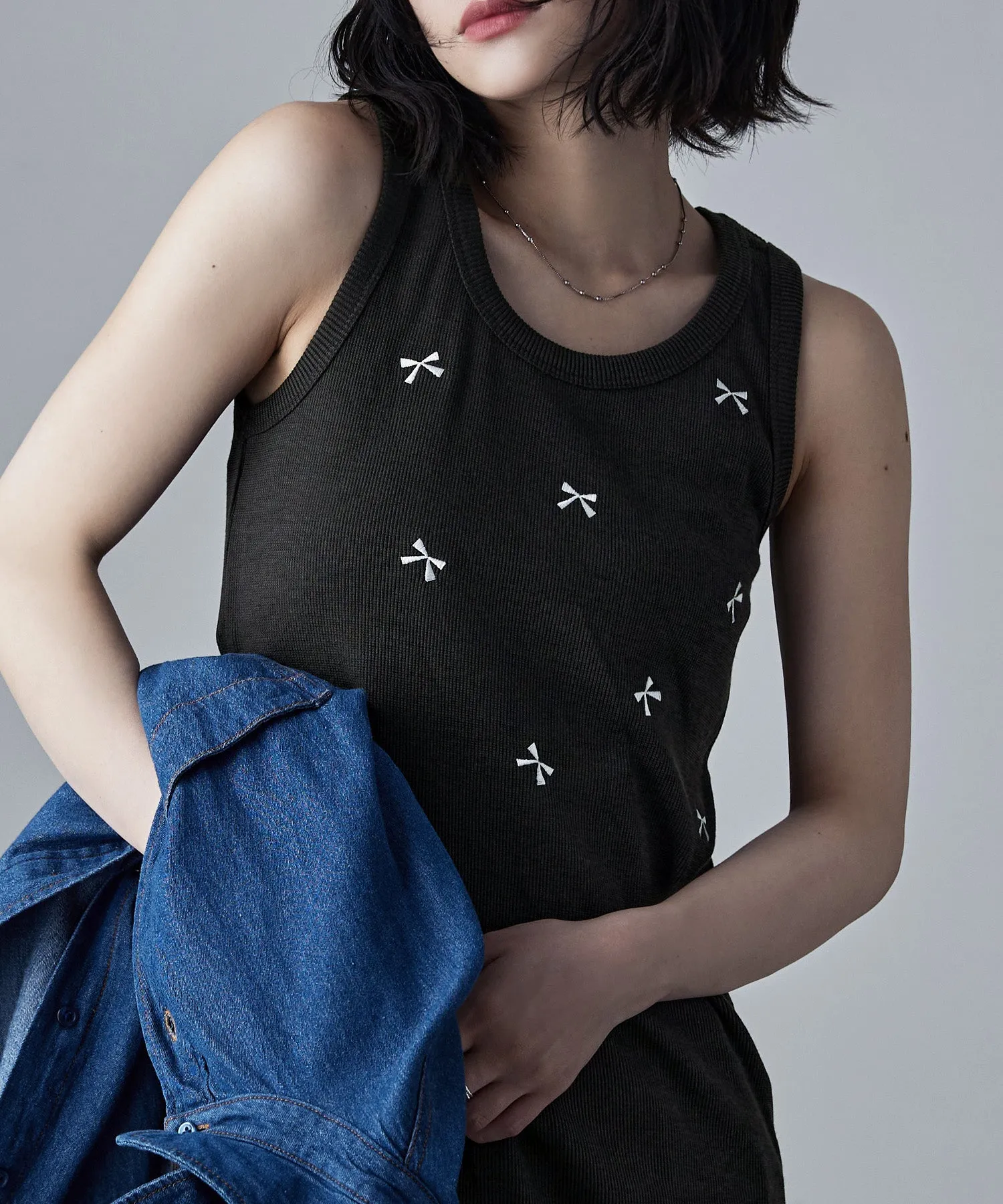 Ribbon embroidery sleeveless tops