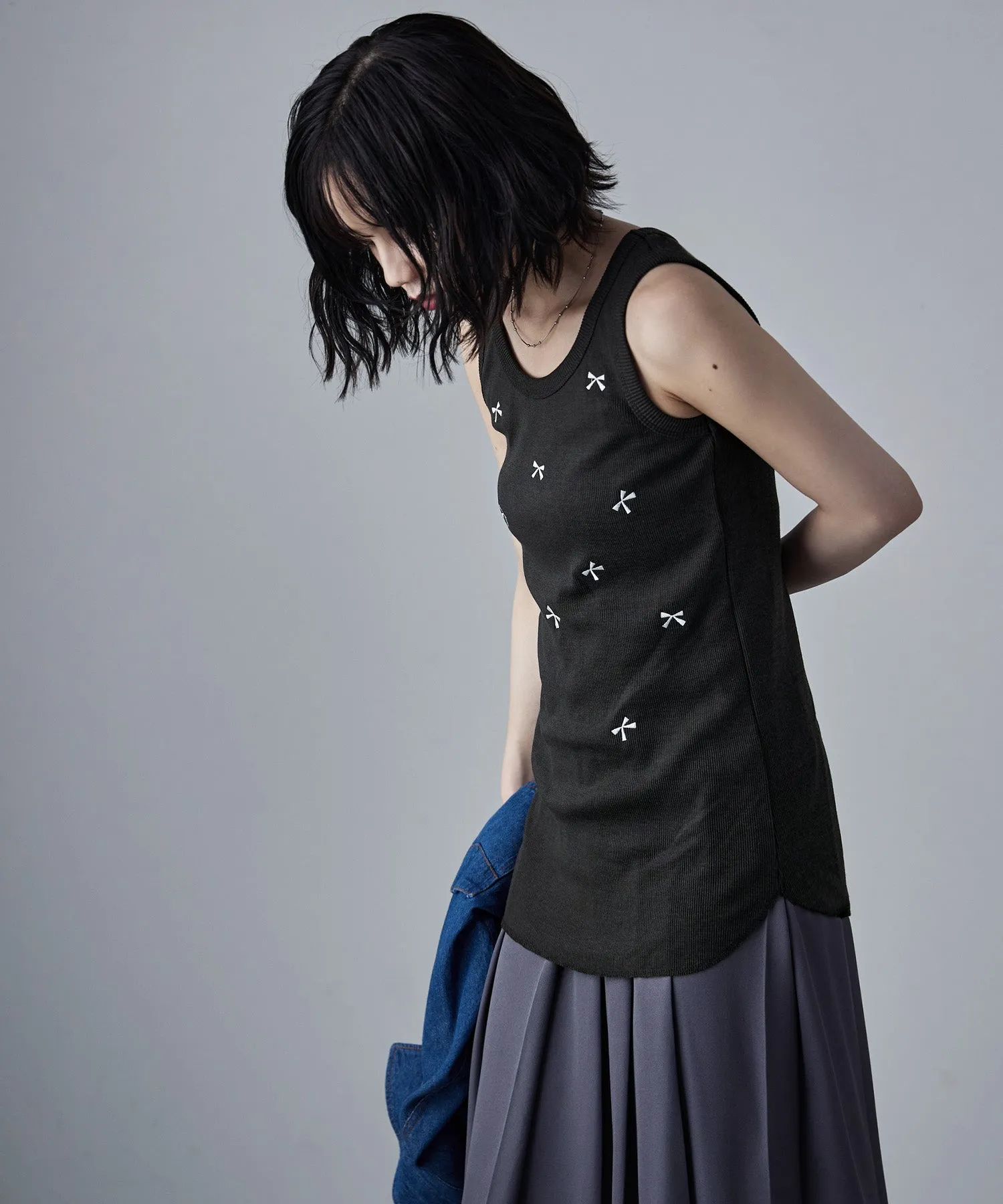 Ribbon embroidery sleeveless tops