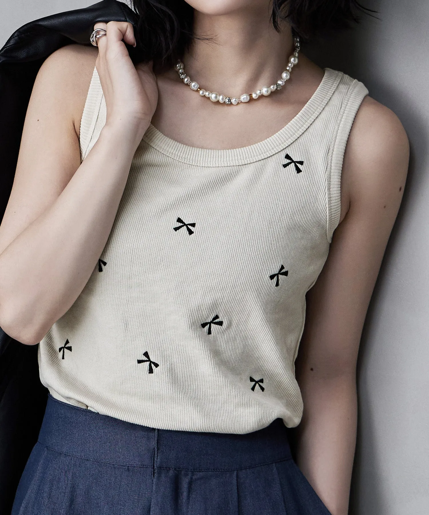 Ribbon embroidery sleeveless tops