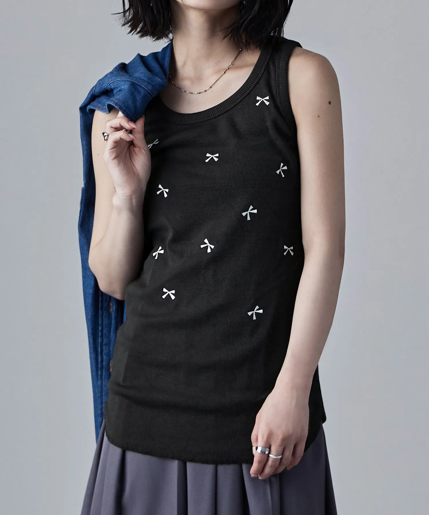 Ribbon embroidery sleeveless tops