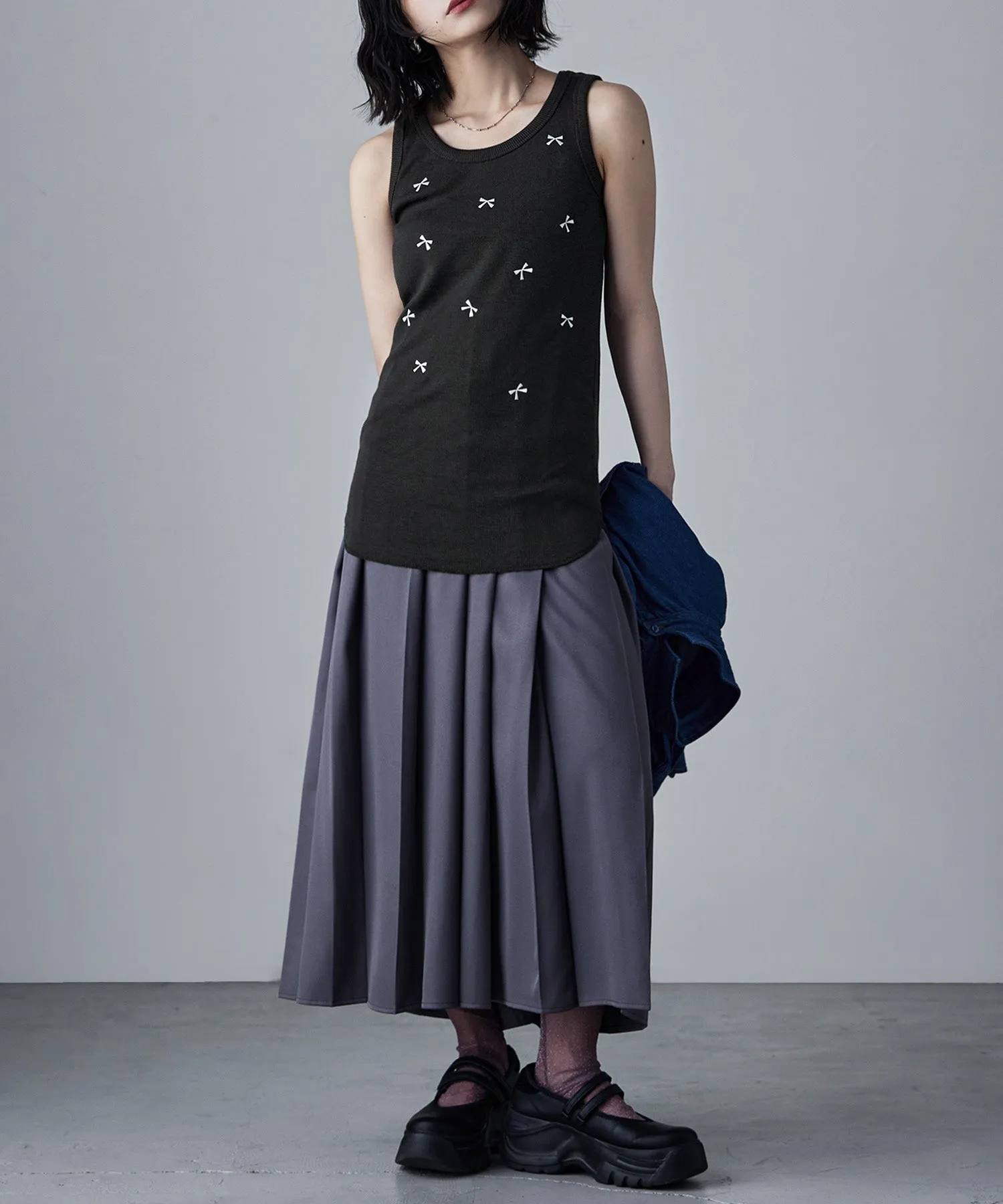 Ribbon embroidery sleeveless tops
