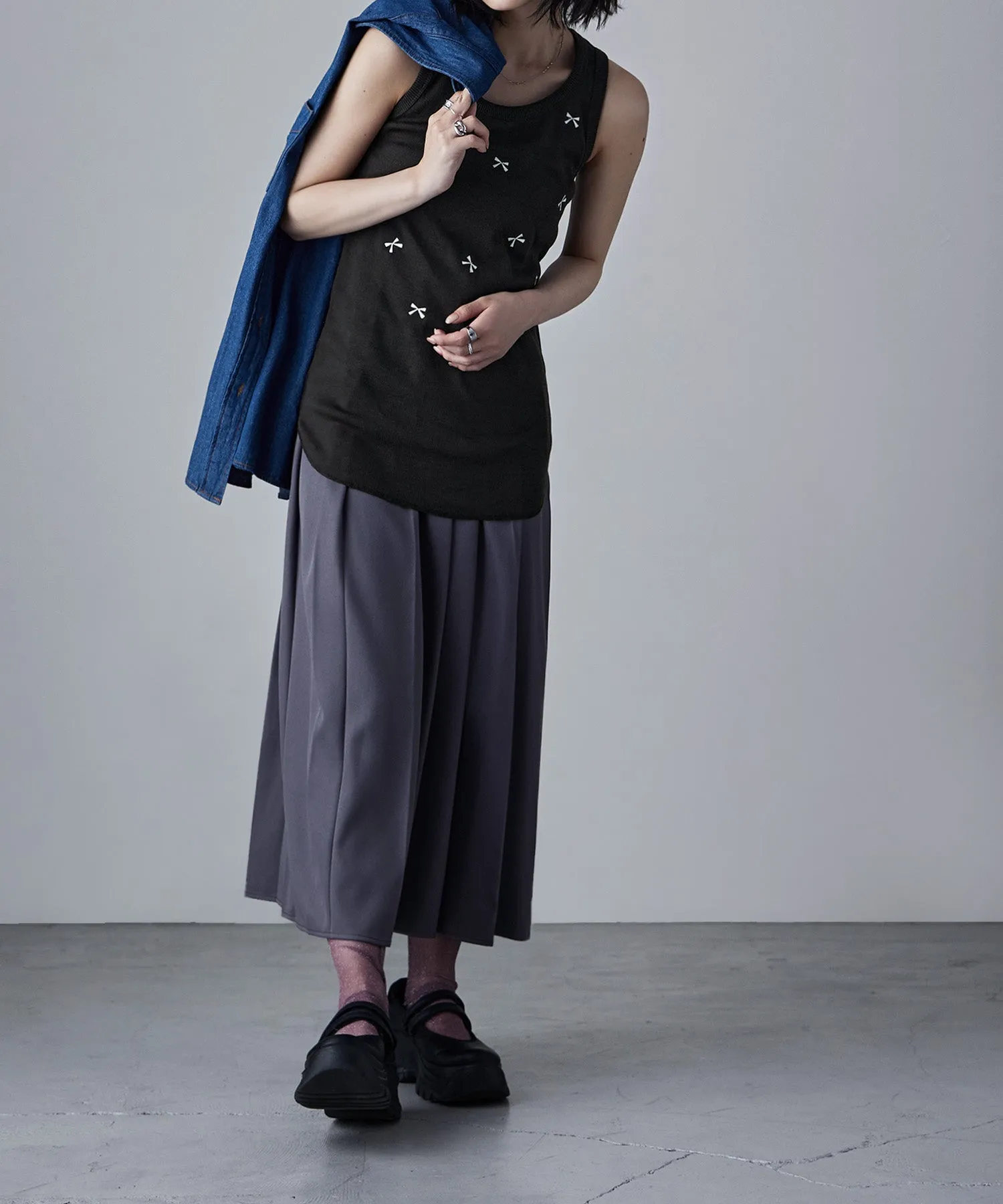 Ribbon embroidery sleeveless tops