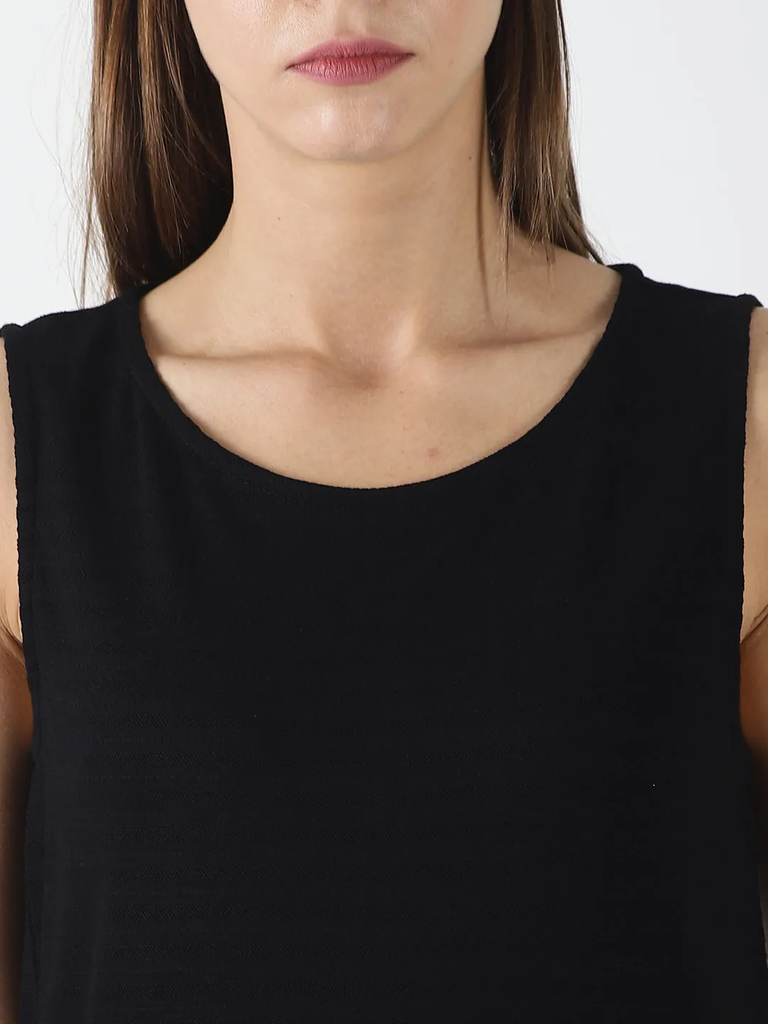 Women Solid Black Sleeveless Tank Tops